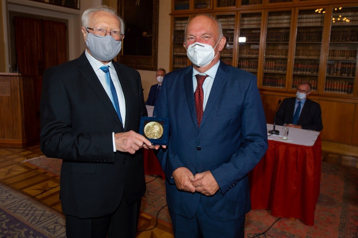 Pavel Mareš received the Medal of the Czech Medical Association - Mares