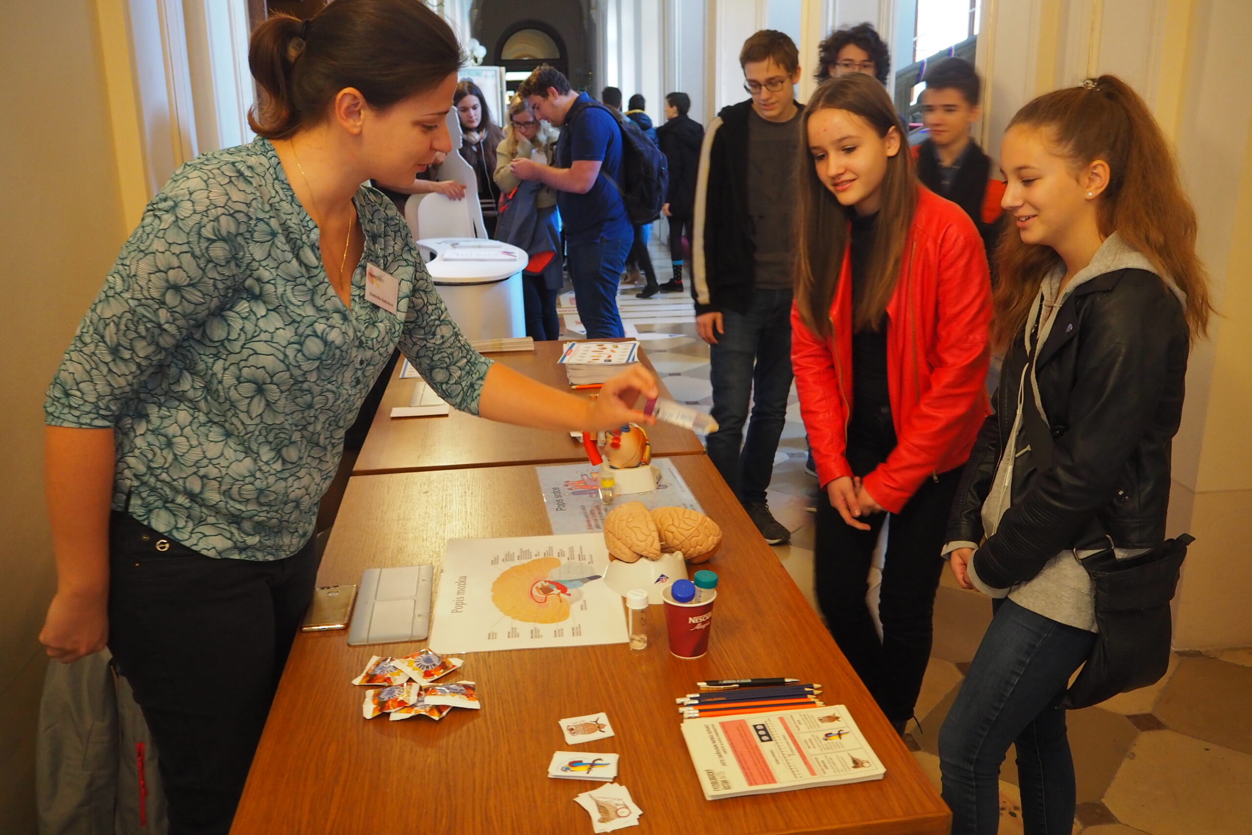 Prezentace FGÚ na Týdnu vědy a techniky 2018 - PB060156 scaled