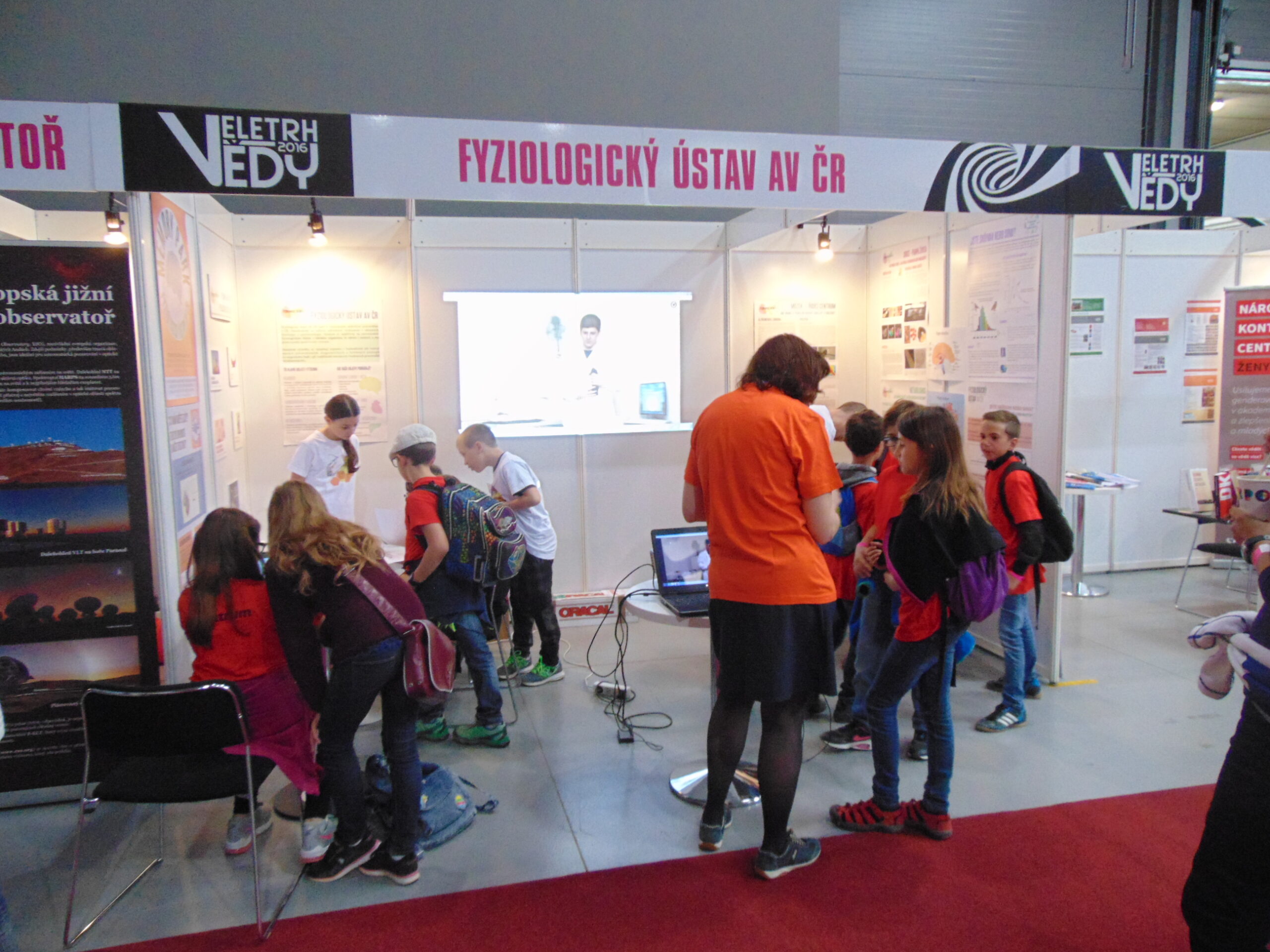 IPHYS stand at the Science Fair - vyb7 scaled